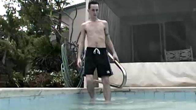 Гарретт показал, что дрочить на природе всегда весело, особенно когда размер - это аргумент