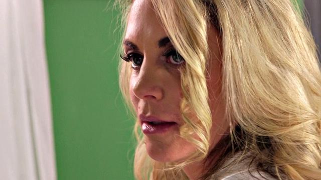 Sydney Rubs You Right Way