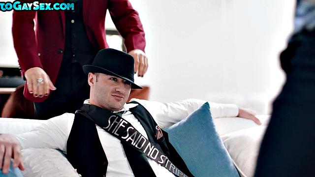 Stud barebacked by hairdresser till cumshot