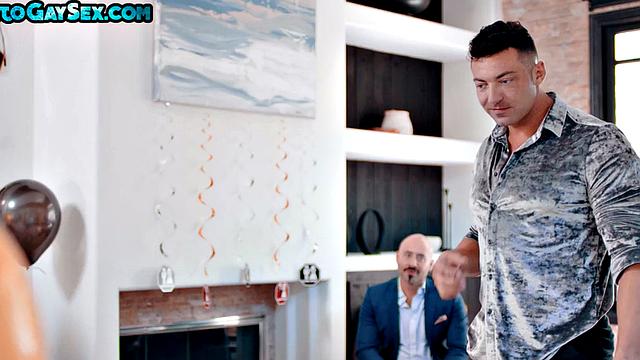 Stud barebacked by hairdresser till cumshot