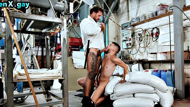 Kinky cop throatfucking suspect for confession