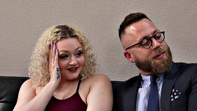 Muscled hunk wanks cock for voyeurs on therapy