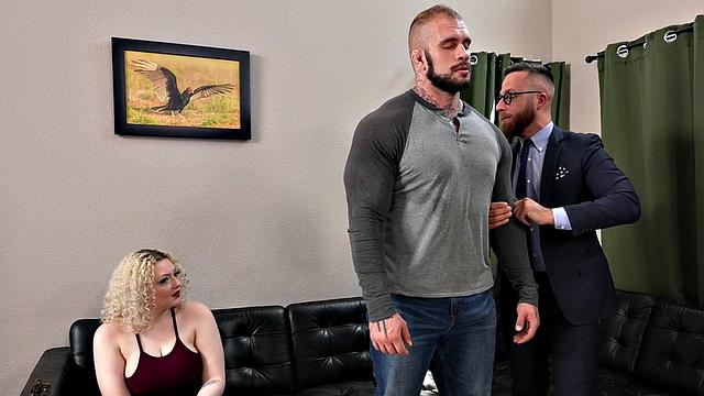 Muscled hunk wanks cock for voyeurs on therapy