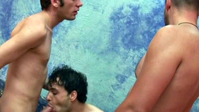 Hot and horny hunks in threesome