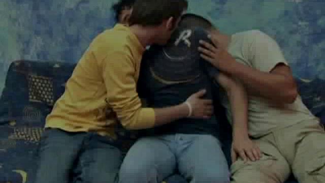 Hot and horny hunks in threesome