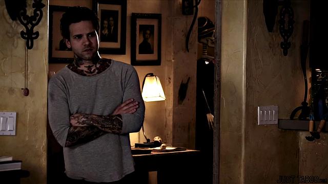 Сосед застаёт пару и превращает вечер в жёсткое трио