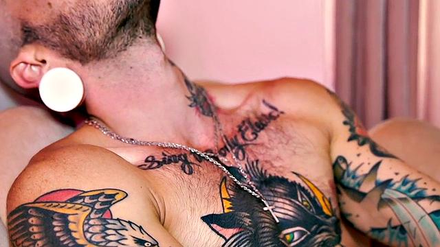 Trans guy with pussy fucks babe after being licked