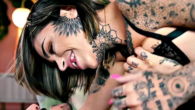 Trans guy with pussy fucks babe after being licked