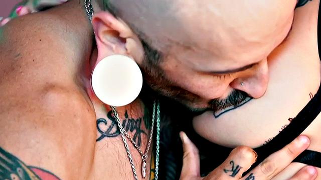 Trans guy with pussy fucks babe after being licked