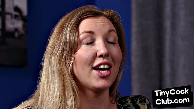 Куколд мелкий наблюдает, как девушка кайфует на ббс в догги