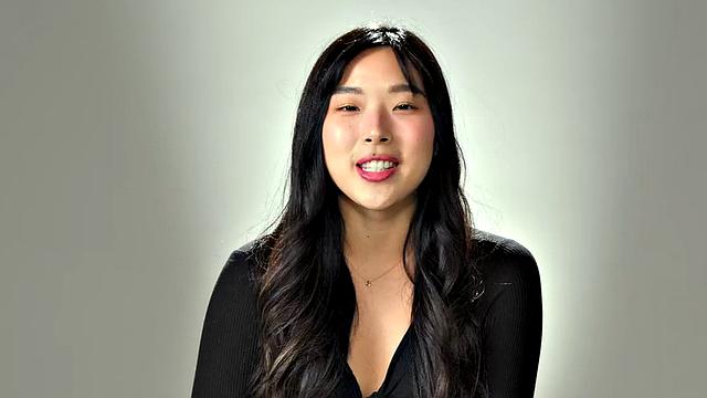 Sweet Asian fingering herself