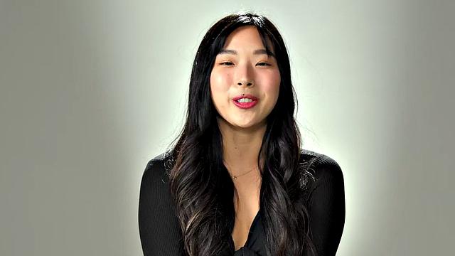 азиатская транса мастурбирует и стебёт молчаливых соседей