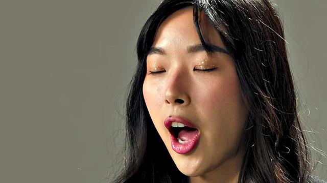 Sweet Asian fingering herself