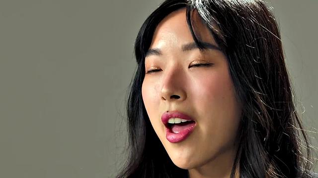 Sweet Asian fingering herself