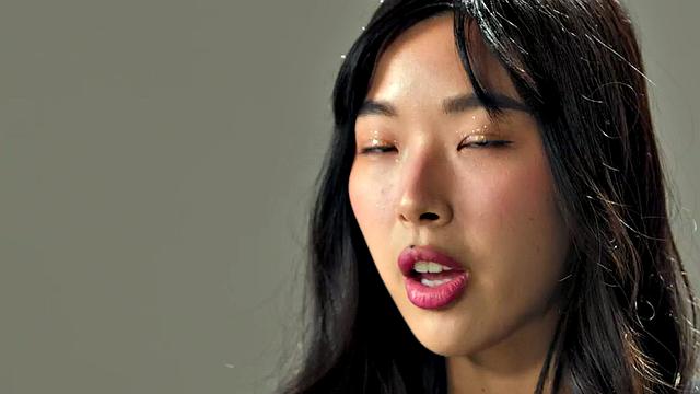 Sweet Asian fingering herself