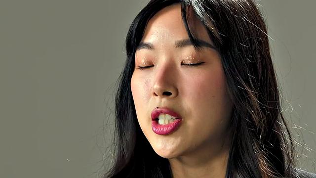 Sweet Asian fingering herself