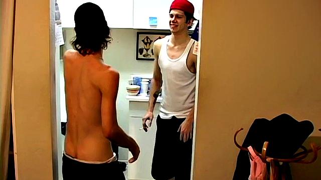 Ian & Dustin Can't Hold It! - Dustin Kilimin & Ian Madrox