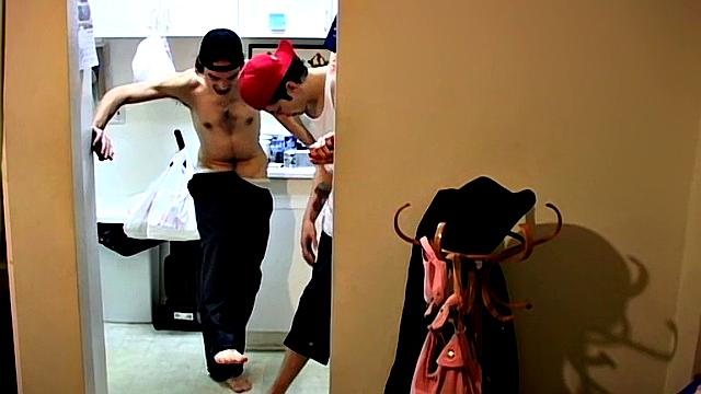 Ian & Dustin Can't Hold It! - Dustin Kilimin & Ian Madrox