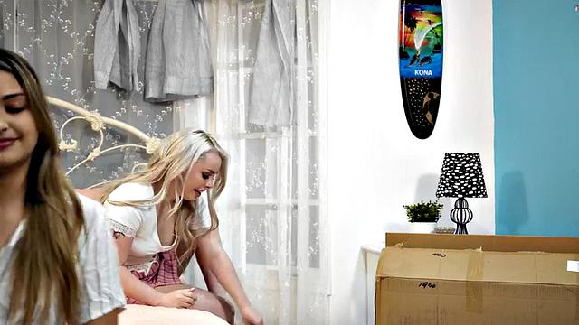 Sensual massaging dyke seduces 19yo before 69 position