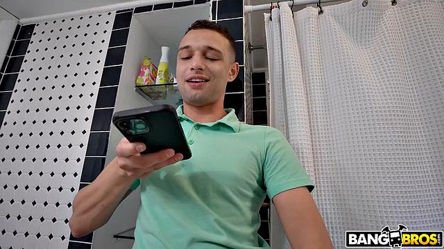 Hot Stepmom Can't Resist