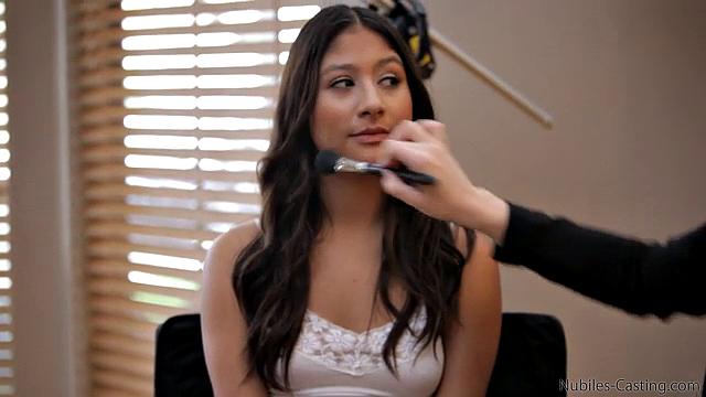 Holly Michaels Cast - S3:E1