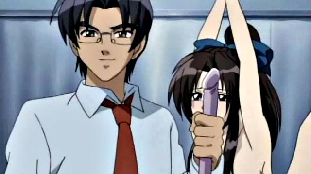 аниме-брюнетка в бондаже получает страпон в киску