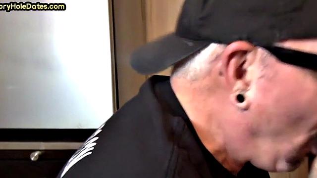 Bearded gloryhole DILF gives 