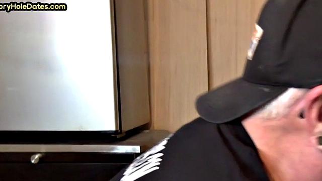 Bearded gloryhole DILF gives 