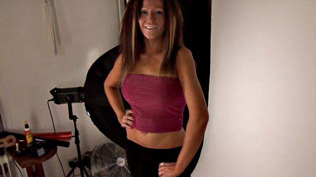 Model babe throating photographer after casting