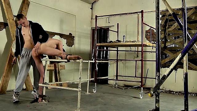 Трахаю мальчика в жопу - Скотт Уильямс и Эштон Брэдли