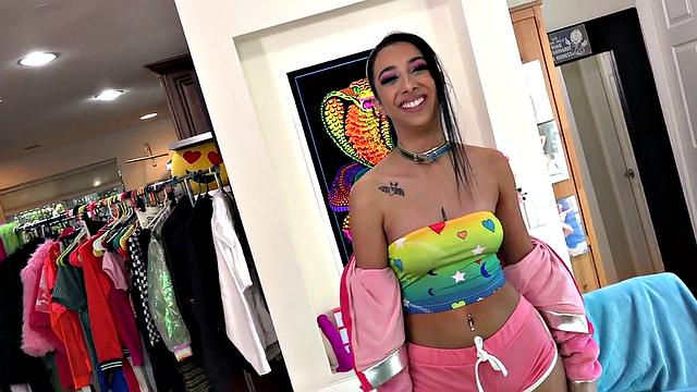 Submissive deepthroat babe rough fucked in throat