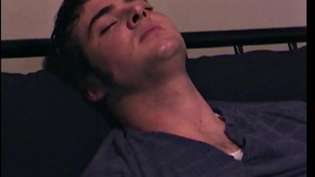Гей-спортсмен Скотт дрочит с кайфом на камеру.
