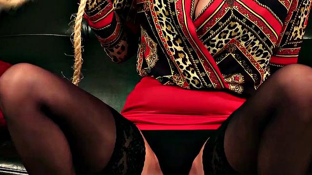 Teasing CFNM voyeur MILF waits for her wanker's cum