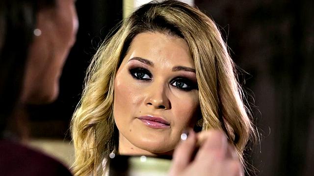 Squirting dyke seduced by 19yo in threesome