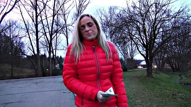 Blonde babe gets double the cum after deepthroating & getting fucked outdoors