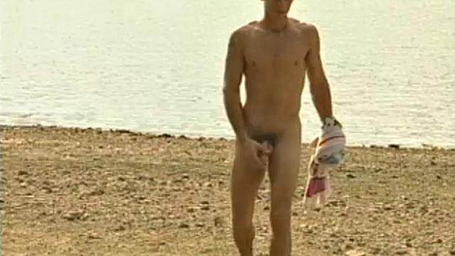 This sexy solo jerk off session features 24 year old Bo Scott. After skinny dipping in the lake, Bo moves to a secluded area on shore.