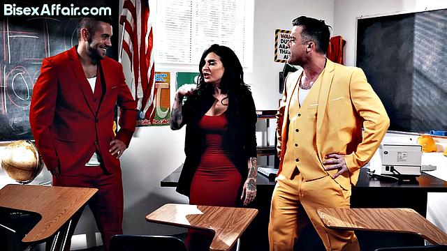 Bisexual ink nympho in 3some