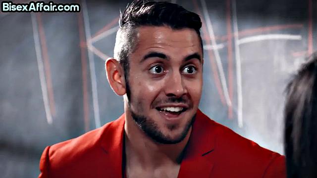 Bisexual ink nympho in 3some