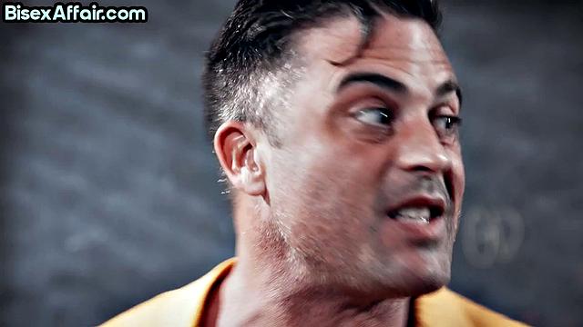 Bisexual ink nympho in 3some