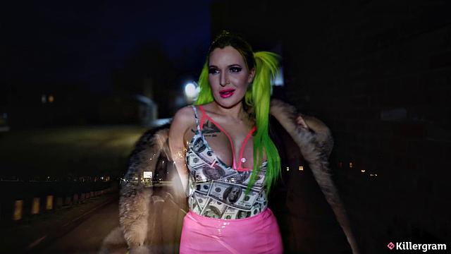 Шлюха с большими сиськами Alexa Vice на улице ловит клиента и жадно берет его член во все дырки, пока не получает заряд на свою натраханную пизду.