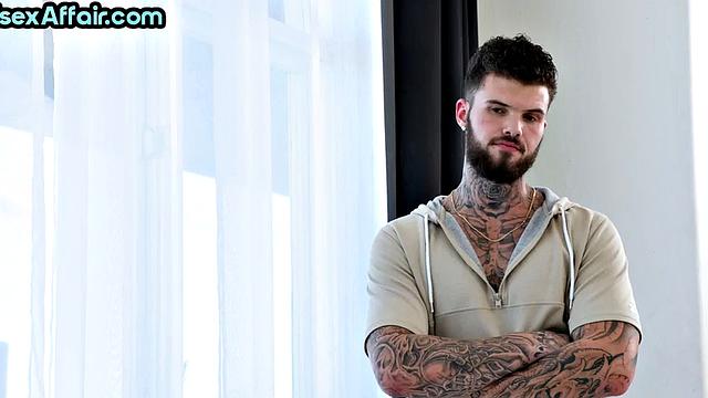 Ebony bisexual babe in stockings gets pounded in 3way