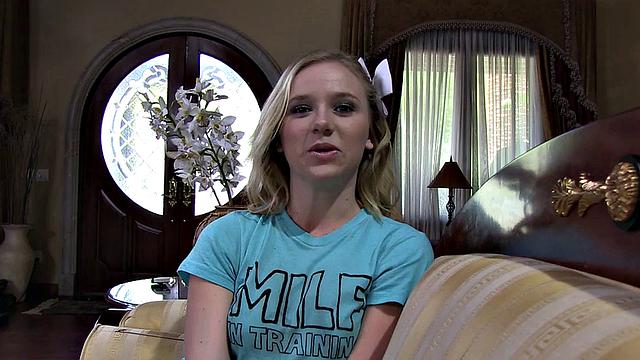 Erotic lezzies licking and fingering pussies in couple