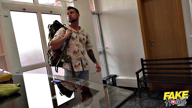 Поймай домработницу Lily Joy за уборкой и трахни её прямо на чистой кровати!