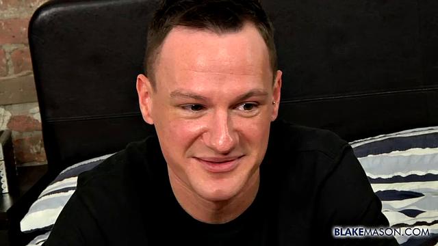 Зак Никол показывает свои убийственные движения