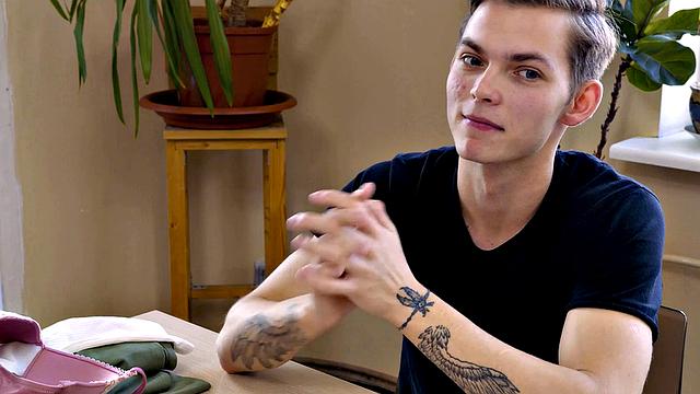 Watch as this brown-haired teen gets her peaches fistfucked in a strip poker game