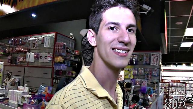 Hung straight guy fooled at the gloryhole