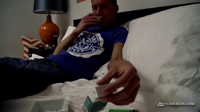 Райан Коннорс курит Newports - Райан Коннорс курит Newports