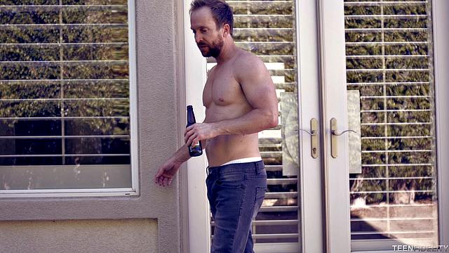 мадисон связана, сосёт член и вся в сперме на диване