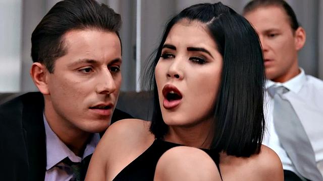 Bisexuals enjoy petite lady in threesome