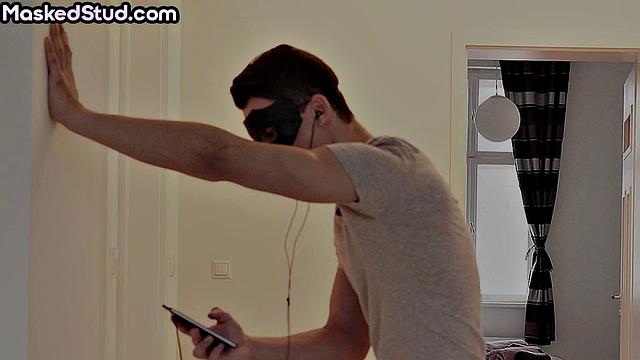 Masked dude in solo show